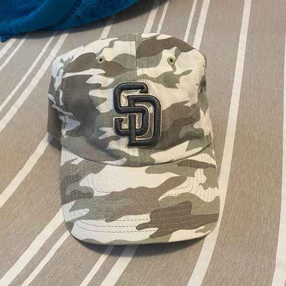 3 San Diego Padres hat - Yellow, Camo, Navy blue sequins - Picture 5 of 9